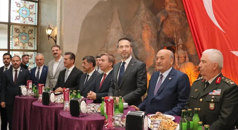 Enerji ve Tabii Kaynaklar Bakanı Bayraktar, Erzincan'da bayramlaşma programına katıldı: